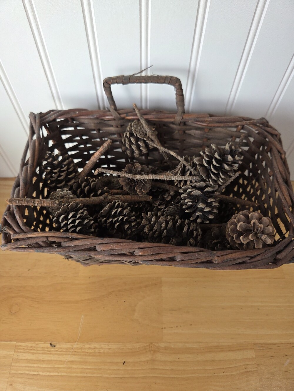 Vintage Basket Full Of Pine Cones Brown Wall Hanging - Picture 2 of 8